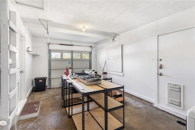 Building Photo - 209 Helena St