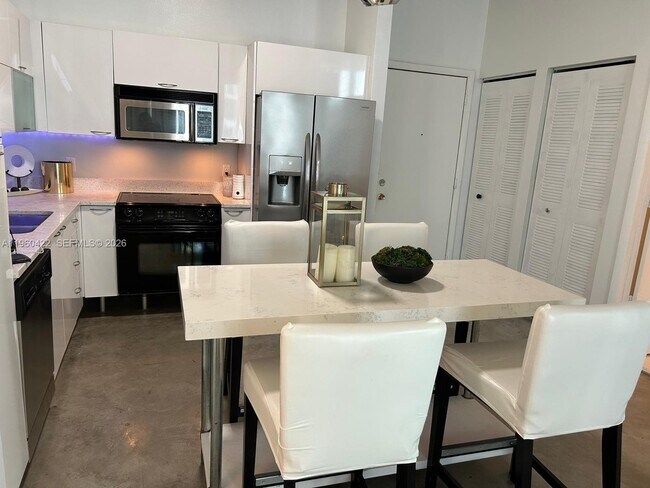 Building Photo - 234 NE 3rd St