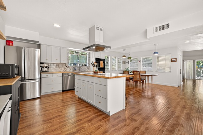 Building Photo - 1422 Chardonnay Dr