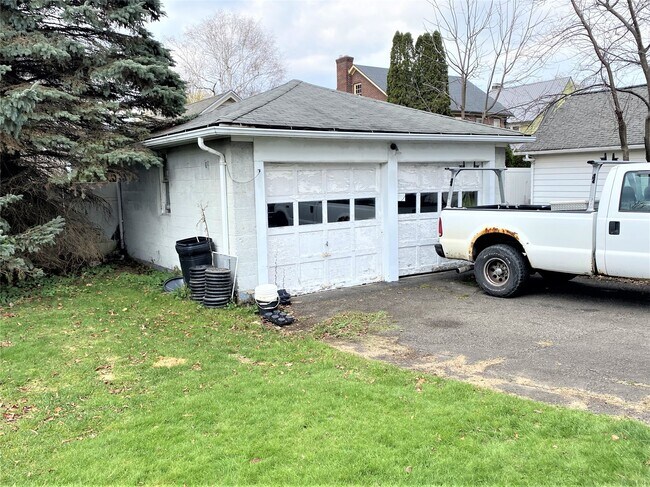 Building Photo - 105 Helen St