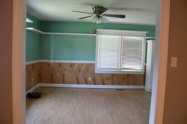 Building Photo - 4723 River Rd