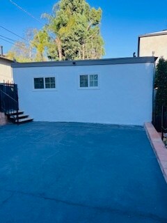 Building Photo - 8975 Shoreham Dr
