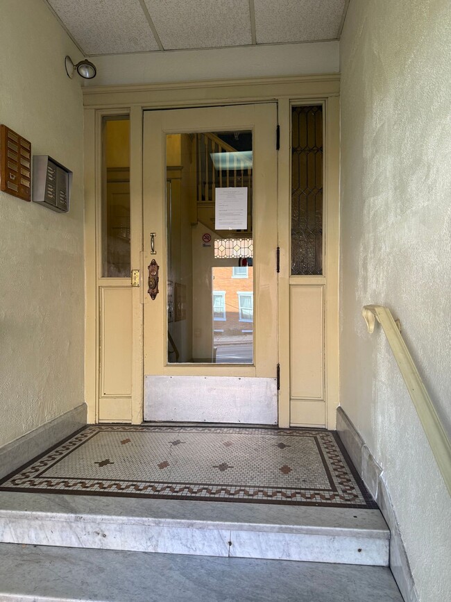 Building Photo - 1 Bedroom in Downtown Lancaster