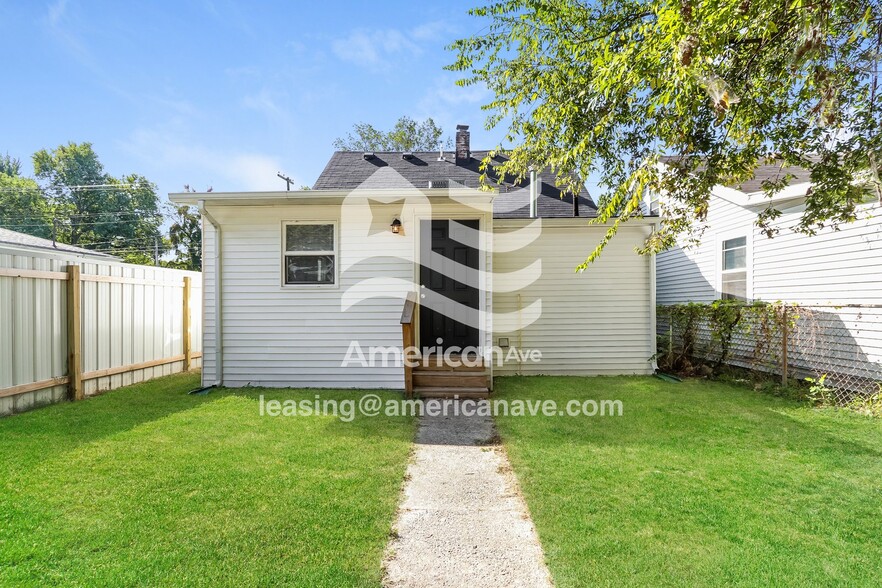 Building Photo - 939 W Florence Ave