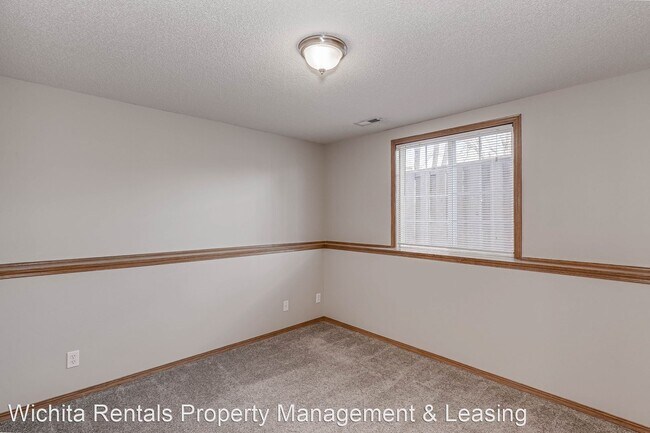 Building Photo - 3 br, 1.5 bath House - 3593 N. Rushwood