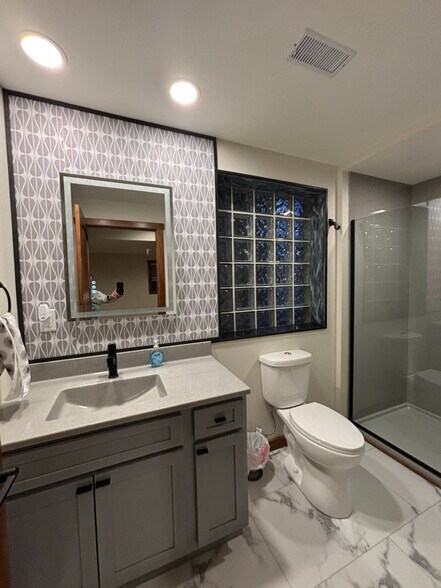 Building Photo - 36 Northshore Dr