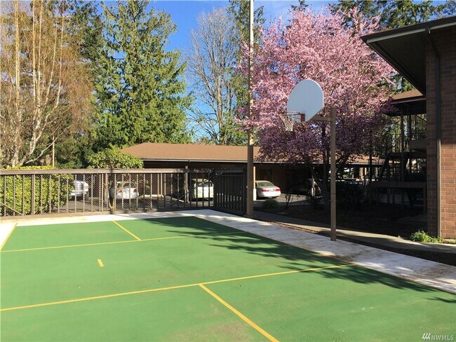 Building Photo - 1 Bed 2 Bath View Point Community TOP Floor Condo