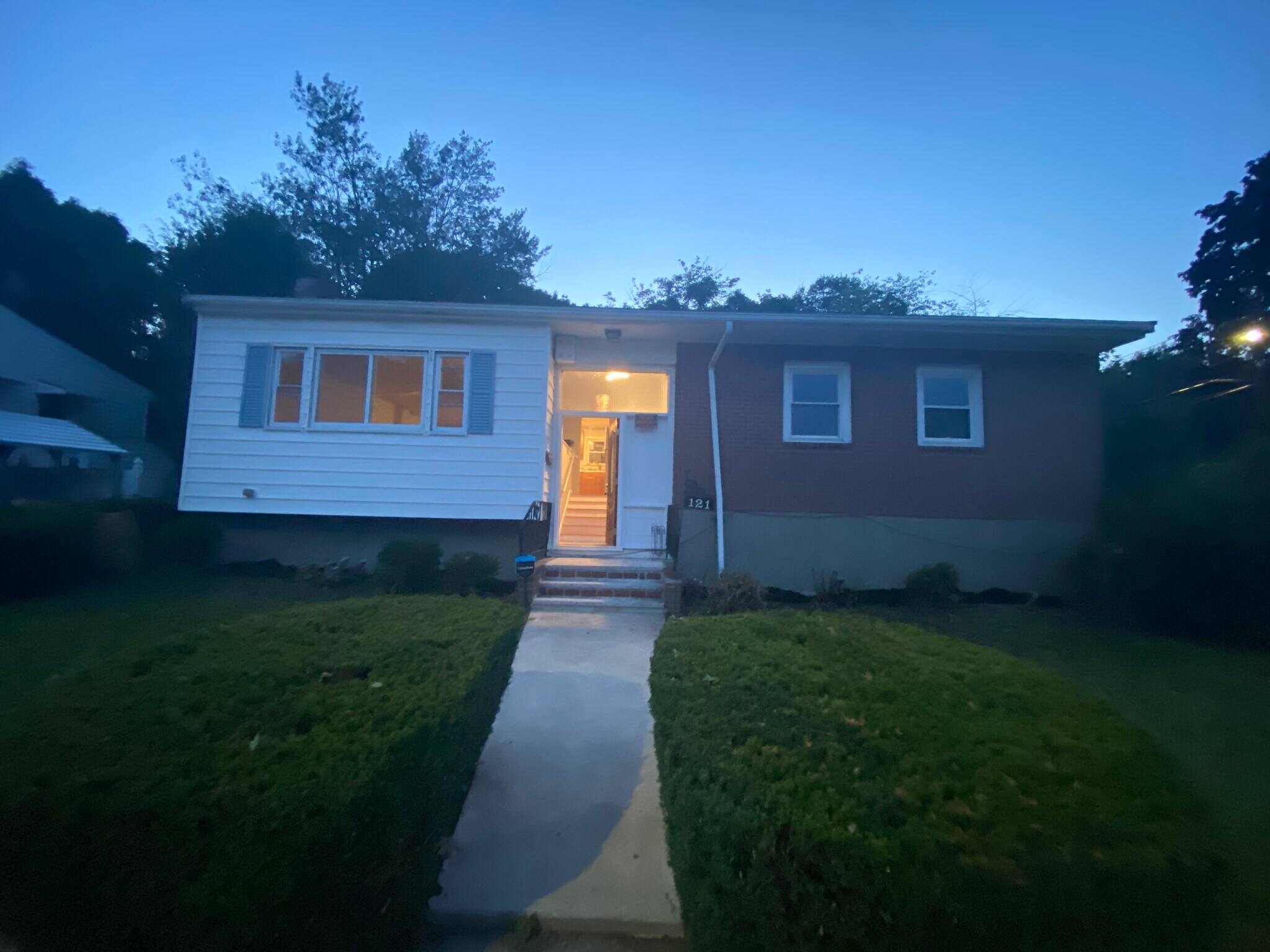 Building Photo - 121 Orlando St