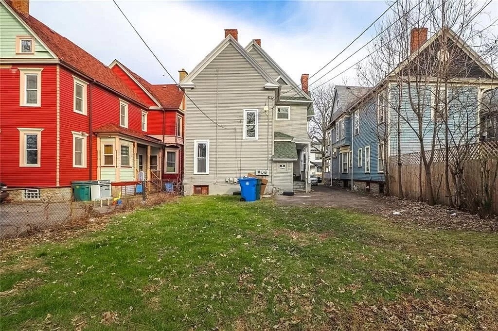 Building Photo - 473 Alexander St