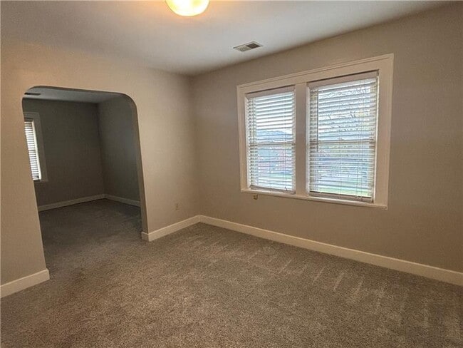 Building Photo - 2662 Beaver Rd