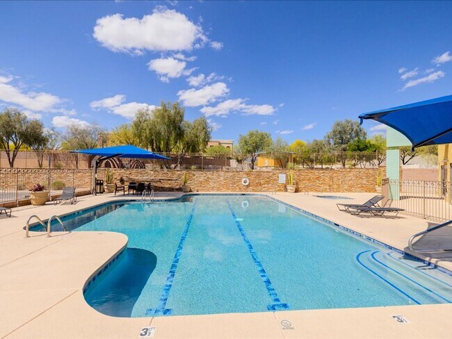Building Photo - 3 Bedroom, 2.5 Bath CATALINA MOUNTAIN VIEWS! ROOF TOP CABANA!!