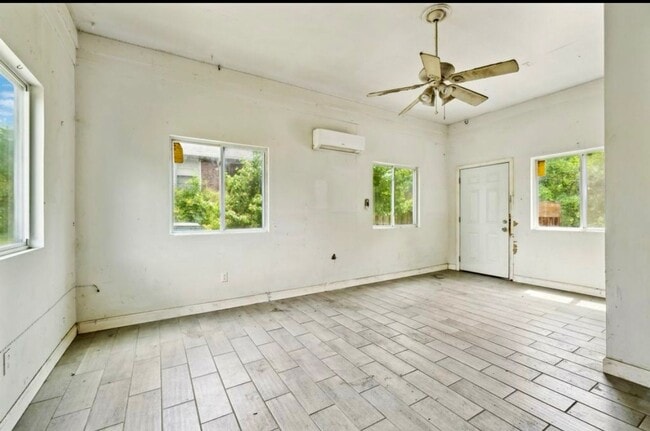 Building Photo - Very large 4 bedroom ranch in Donelson, TN...