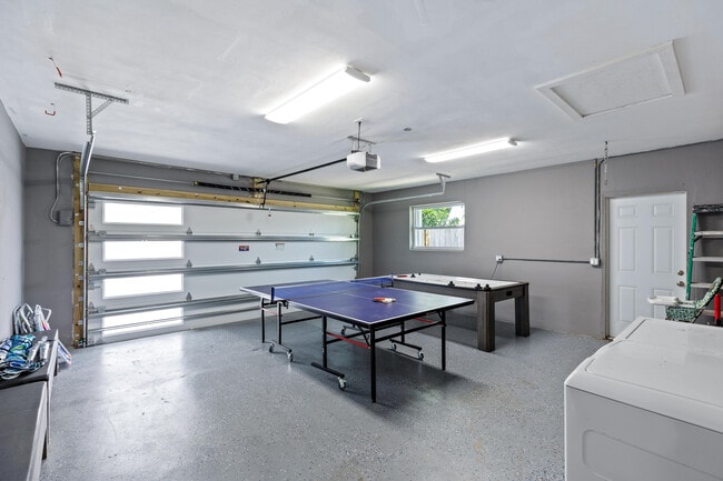 Building Photo - 1800 NE 28th Ave