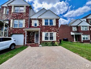 Building Photo - Beautiful End Unit Townhouse