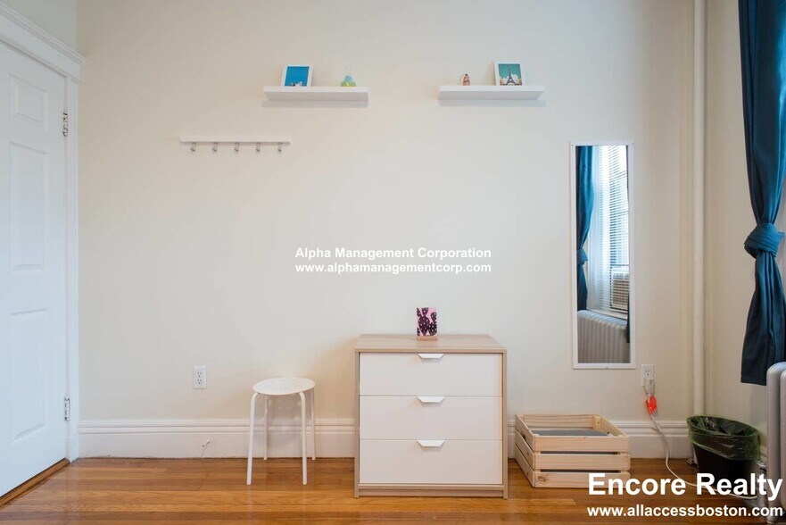 Building Photo - 58 Queensberry St