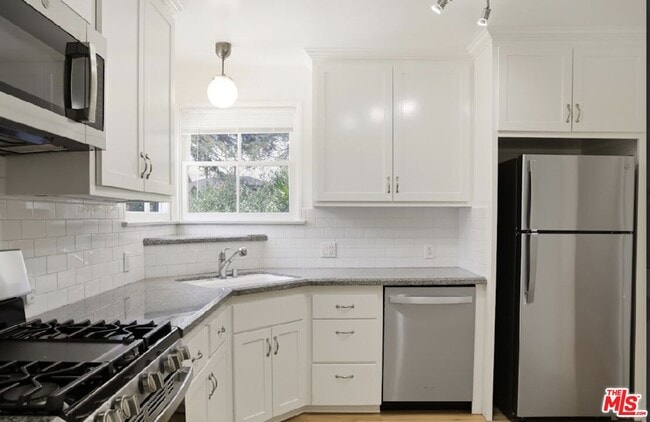 Building Photo - 4085 Van Buren Pl