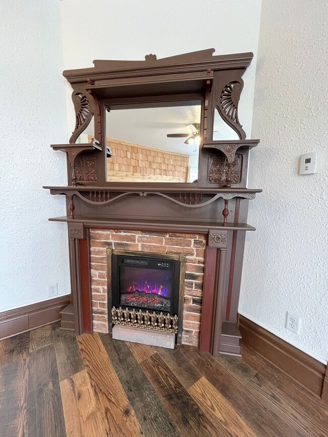 Building Photo - Newly Renovated Ground Floor 1 Bed Apartment!