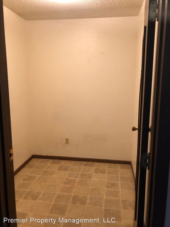 Building Photo - 131 E Bismarck Expy