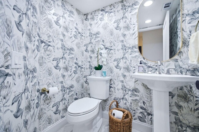 Building Photo - 7798 La Mirada Dr