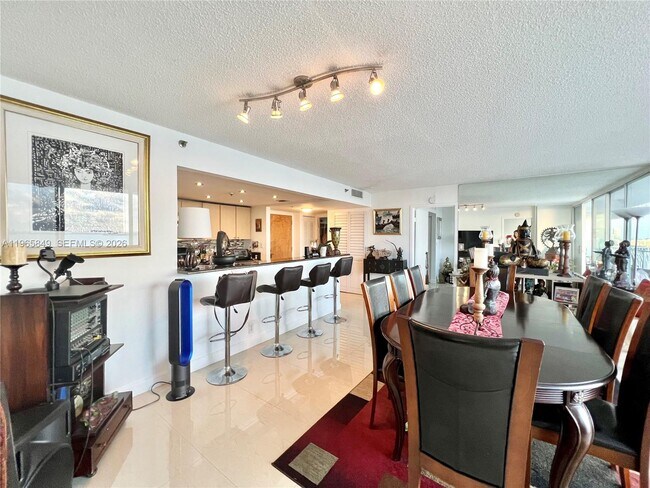 Building Photo - 7601 E Treasure Dr