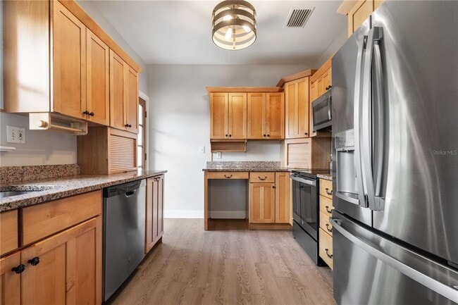 Building Photo - 227 W Fern St