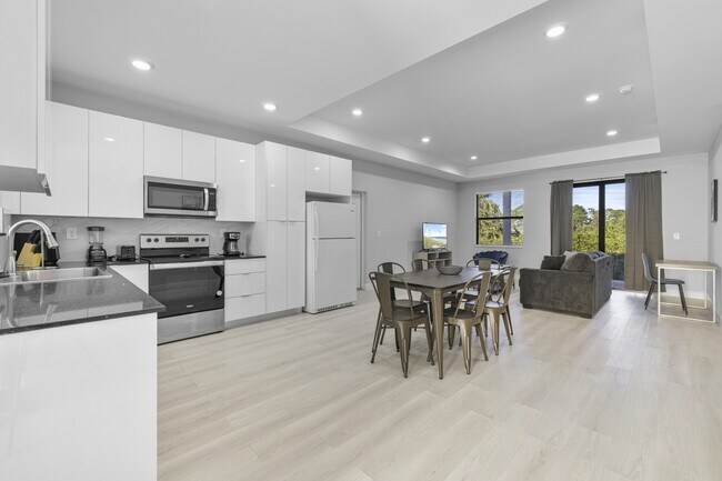 Building Photo - 622 Windermere Dr