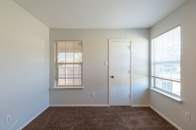 Building Photo - Spacious 4-Bedroom Home with Private Fenced Yard in Fort Worth