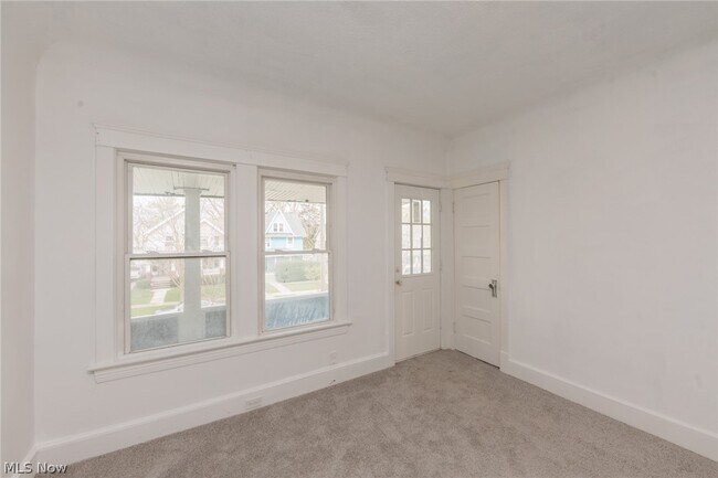 Building Photo - 1519 Ridgewood Ave