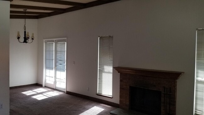 Building Photo - 6125 W Oakey Blvd