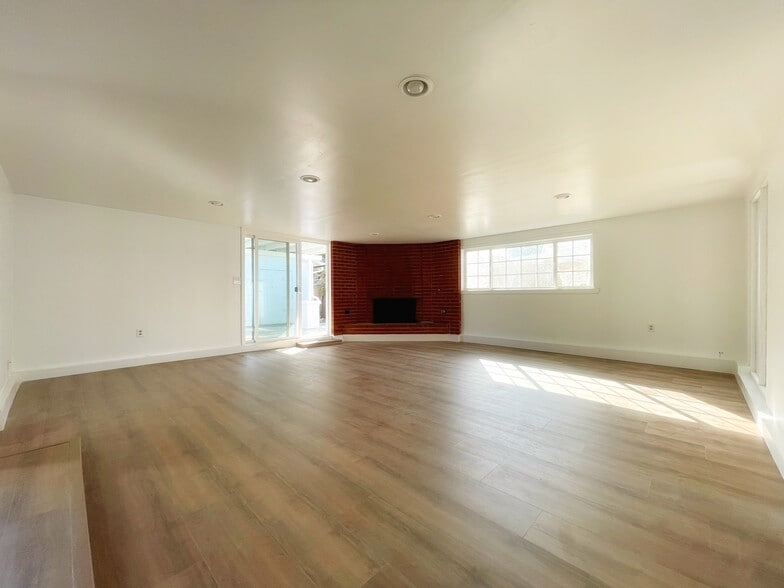 Family Room - 8976 Hammond Dr
