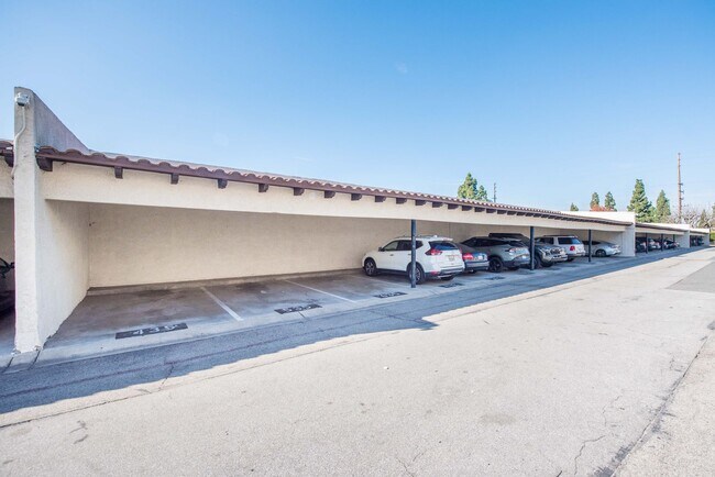 Building Photo - Updated 2 BR- 2 BA in FOUNTAIN VALLEY