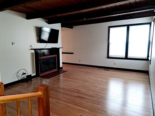 Building Photo - 102 Wharf St