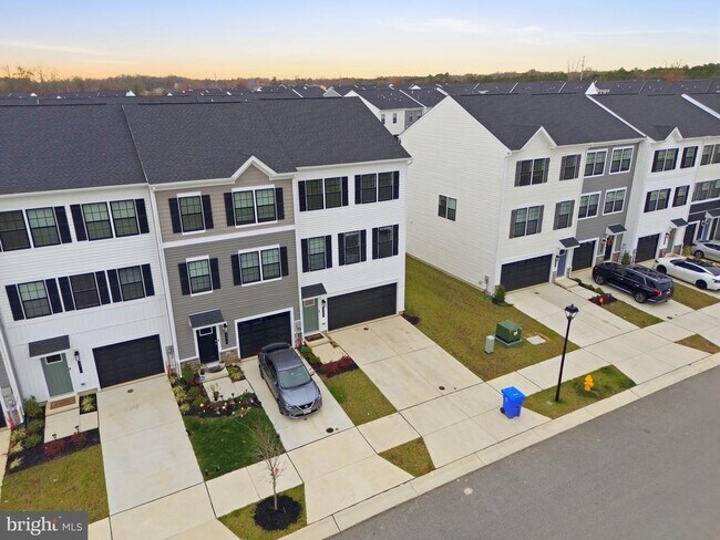 Building Photo - 369 Soft Rush Ln