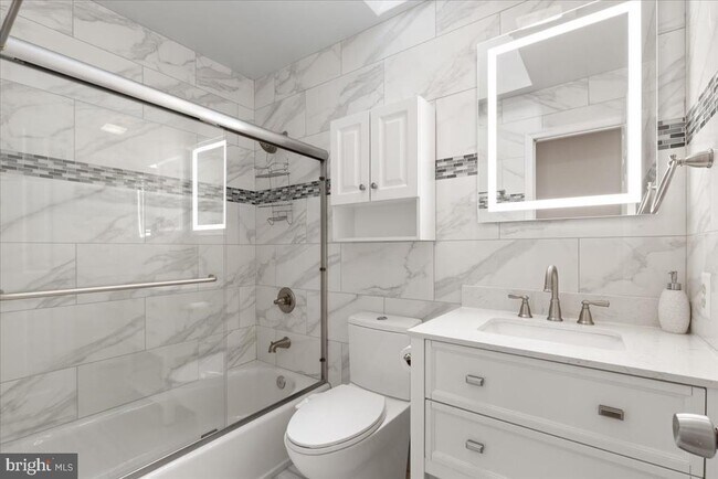 Building Photo - 9472 Lapstrake Ln