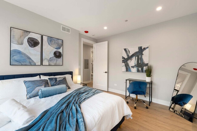 Building Photo - 2344 W Polk St