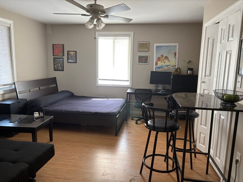 Bedroom/dining area - 1813 Oliver Ave