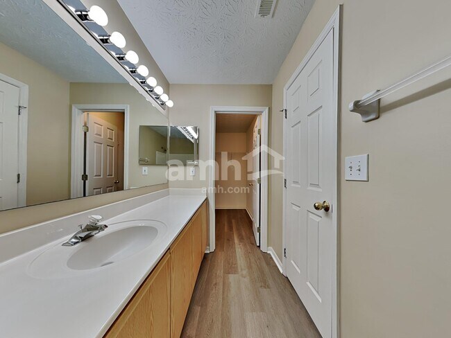 Building Photo - 2550 Allegro Ln