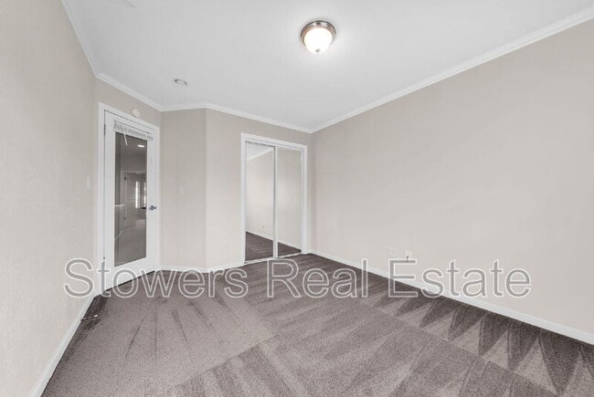 Building Photo - 424 Sutton Cir