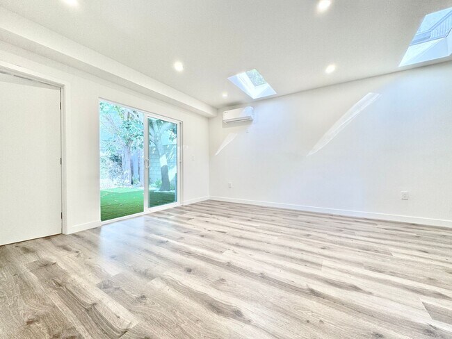Building Photo - 4244 Inglewood Blvd