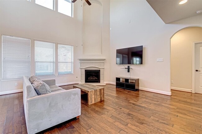 Building Photo - 9915 St Romain Dr
