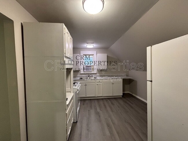 Building Photo - 1039 S Washington St