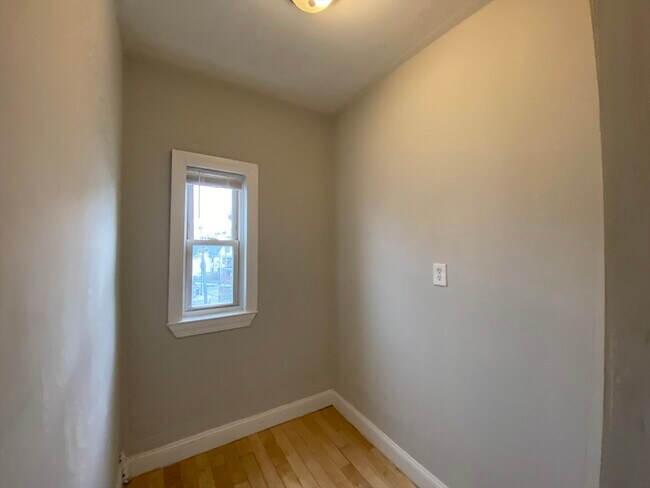 Building Photo - 139 Bowdoin St