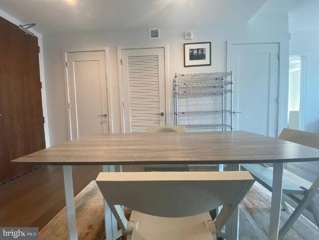 Building Photo - 45 Sutton Square SW