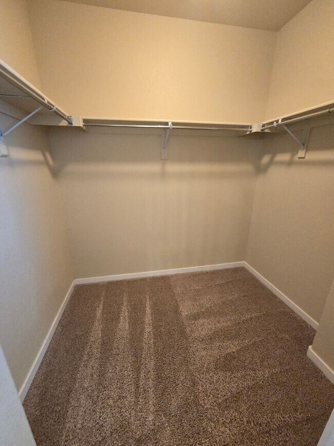 Building Photo - Ranch home with main floor master, 4 bed 3 bath Ranch home in Frederick