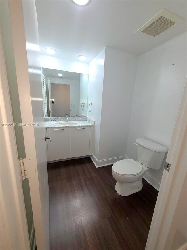 Building Photo - 951 Brickell Ave