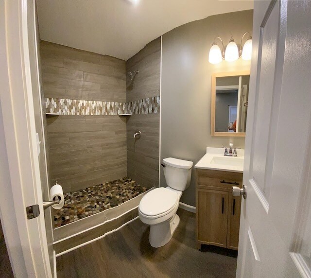 Master Bathroom - 624 E Maryland St