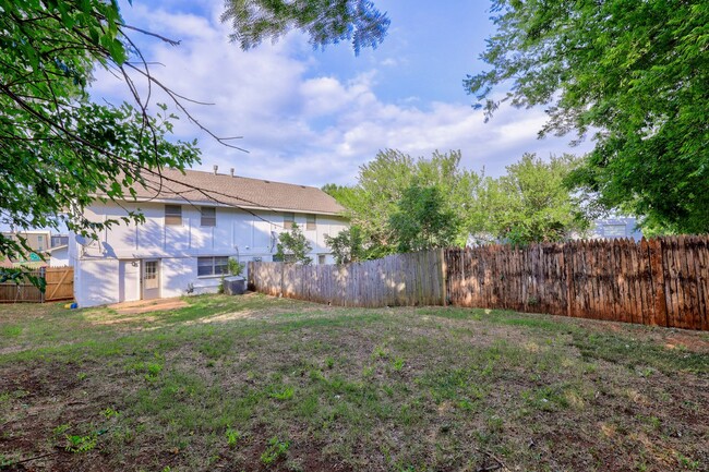 Building Photo - 4 Bedroom,2.5 Bath and 2 Car Garage Duplex with Fireplace and Prime Location Near Lake Hefner