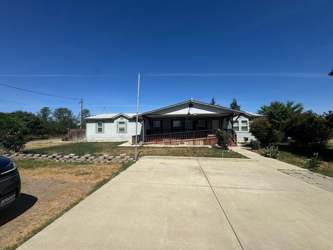 Building Photo - 4 Bed / 2 Bath Country Home – Solar + Move-In Ready