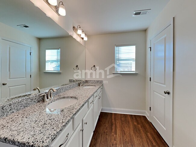 Building Photo - 111 Samara Ln