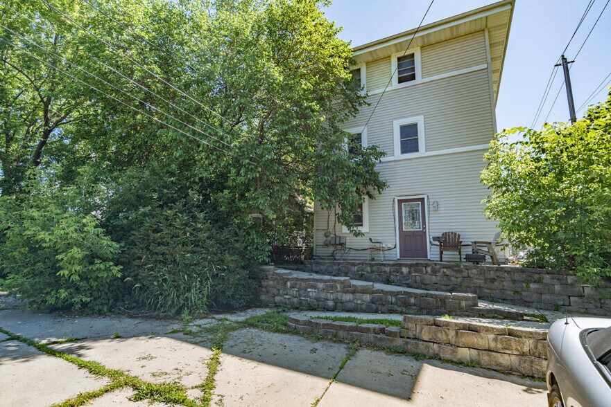 Back Entrance - 3101 N Newhall St
